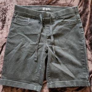 No boundaries medium shorts
